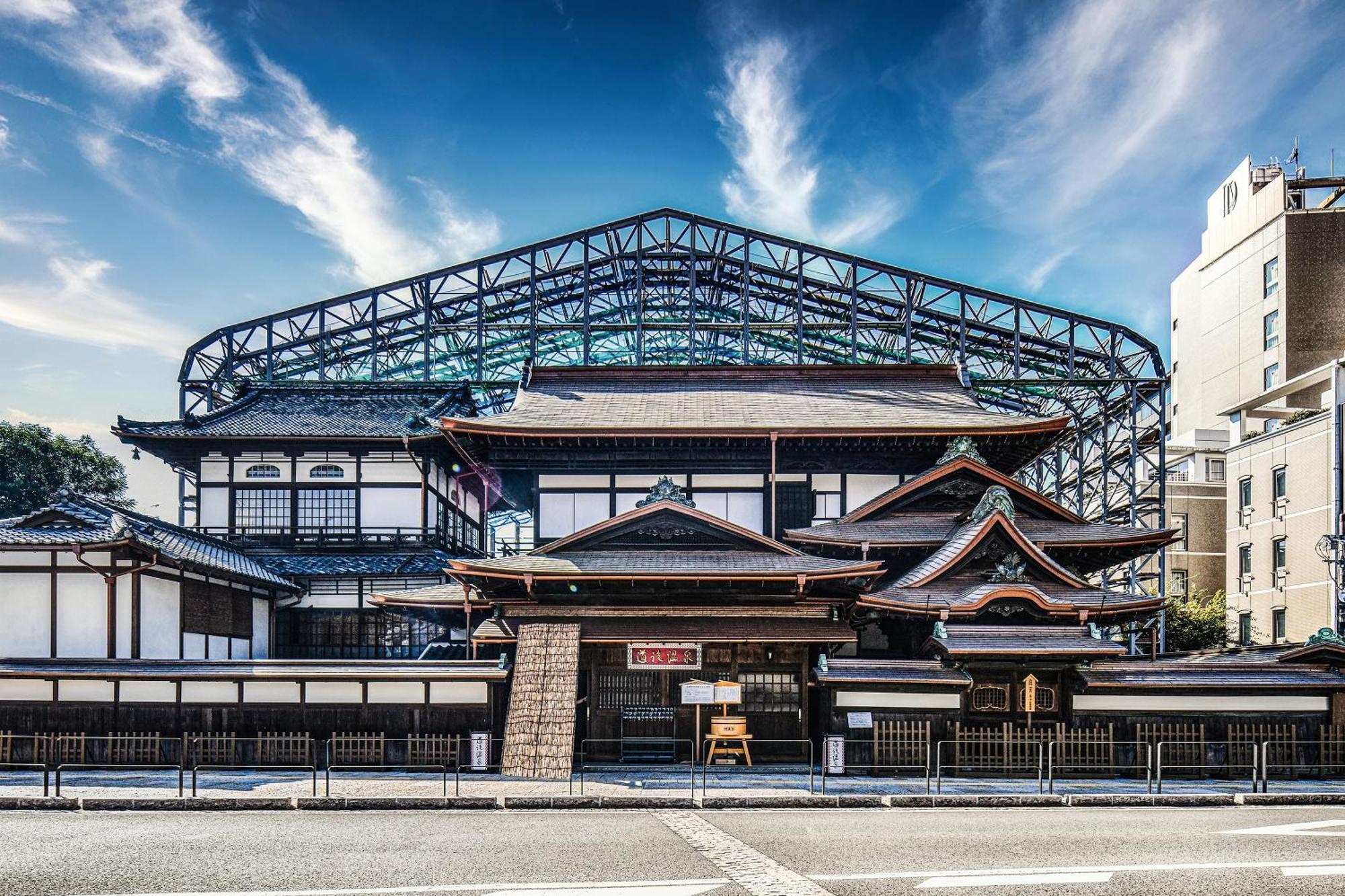 Ref Matsuyama City Station By Vessel Hotels Bagian luar foto
